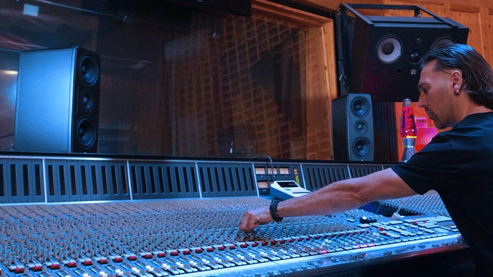 ik-multimedia-precision-5-aktif-2-yollu-135w-5-studyo-monitor-asimetrik-e-ticaret-gorsel1